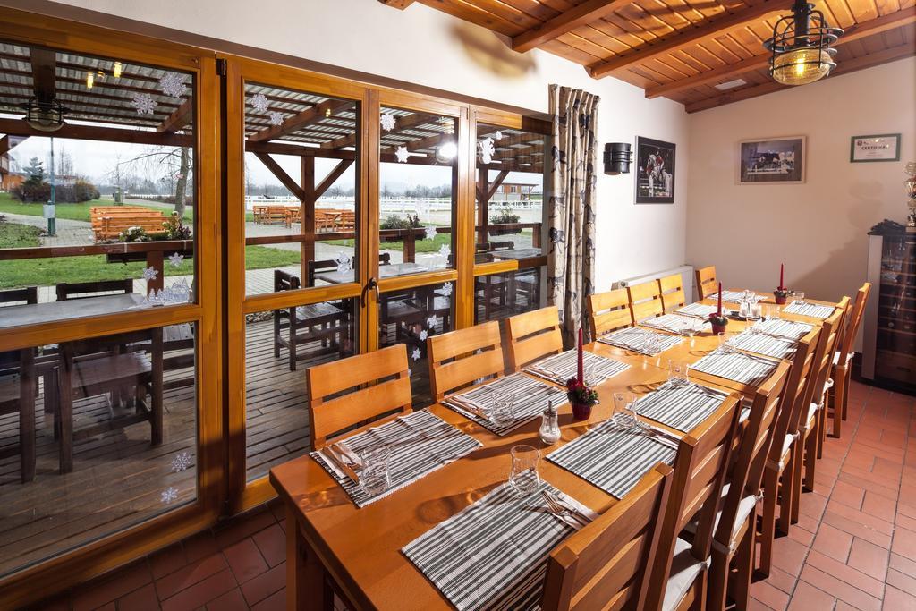 Farma Ptyrov Hotel Mnichovo Hradiště Bagian luar foto