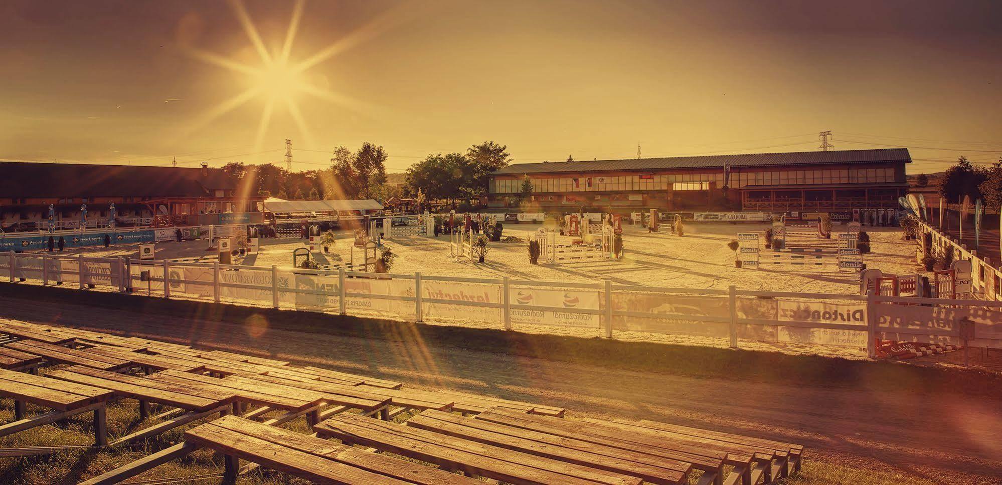 Farma Ptyrov Hotel Mnichovo Hradiště Bagian luar foto